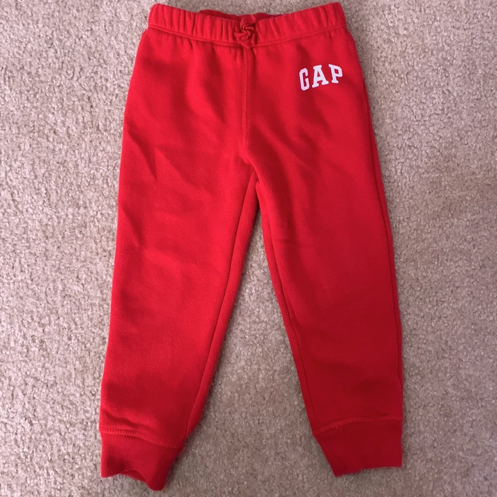Baby Gap Sweat Pants Red size 4T I’m good condition! Worn twice.